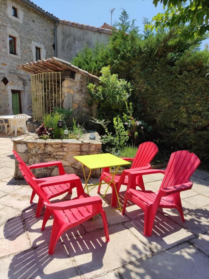 Gites et studios les cigales à Grospierres, piscine partagée, studio murier 2 personnes Exterior foto